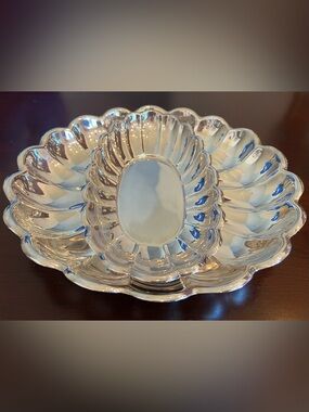 Vintage Reed & Barton Silverplate Serving Bowl Set - Holiday Pattern
